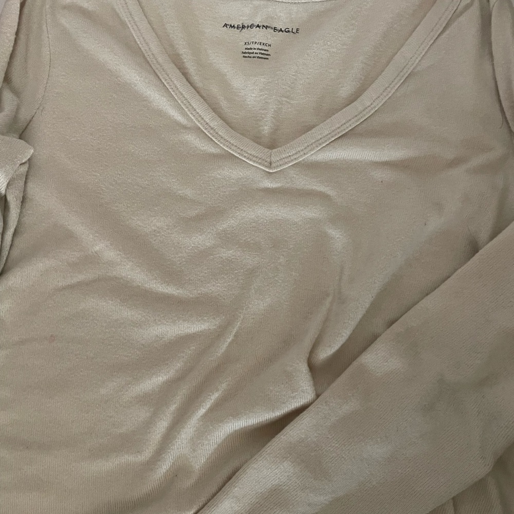 American Eagle Cream Long Sleeve V-Neck Size XS